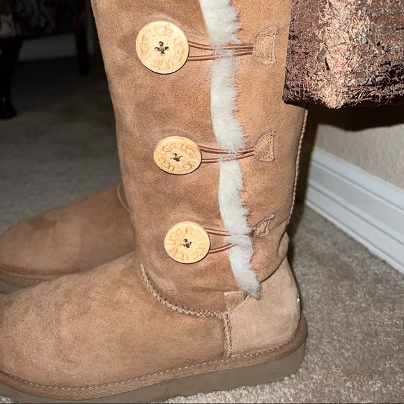 UGG Bailey Button Triplet Boot! - Picture 4 of 7